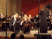 Лауреаты всероссийских и международных конкурсов Светлана Смоляр (домра-альт) и Константин Захарато (балалайка), дирижер Галина Перевозникова. М. Броннер "Остров радости".