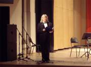 Бессменный ведущий концертов фестиваля Александр Марчаковский.