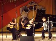 Квартет "Grazioso" из Саратова показали новую музыку саратовского композитора В. Королевского - сюиту "Несерьезно" - и шутливый номер под названием "Русская плясовая. Посвящается Г. Шрадику".